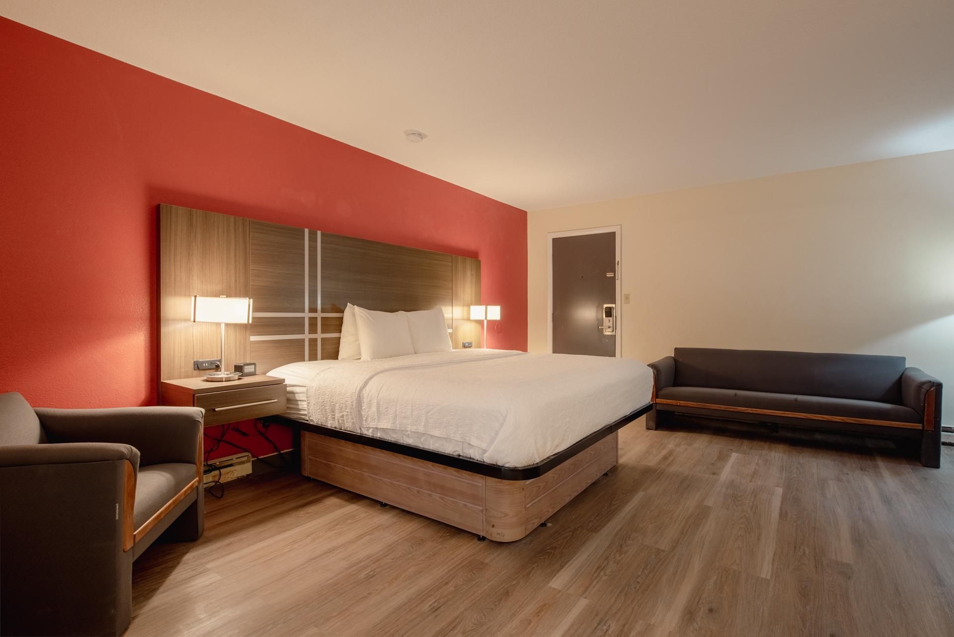 1 King Bed, Nonsmoking