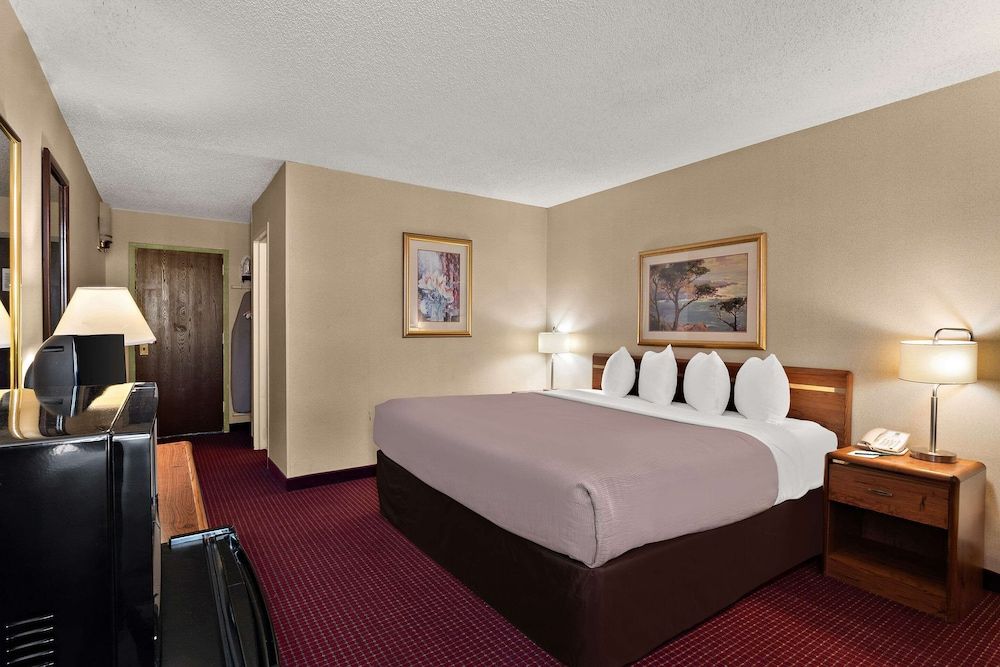 Standard Room, 1 King Bed, Non Smoking