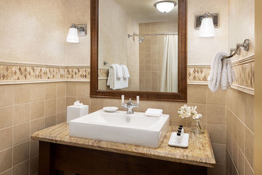 Elevation Hotel & Spa Standard Double Room, 2 Queen Beds 5