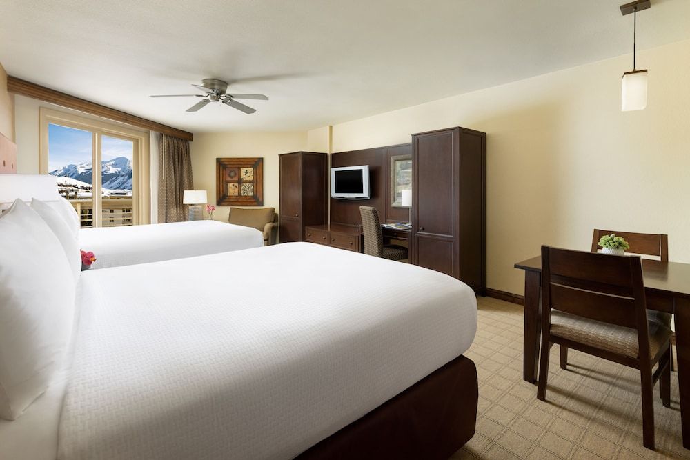 Elevation Hotel & Spa Double Room, 2 Queen Beds, Valley View 3