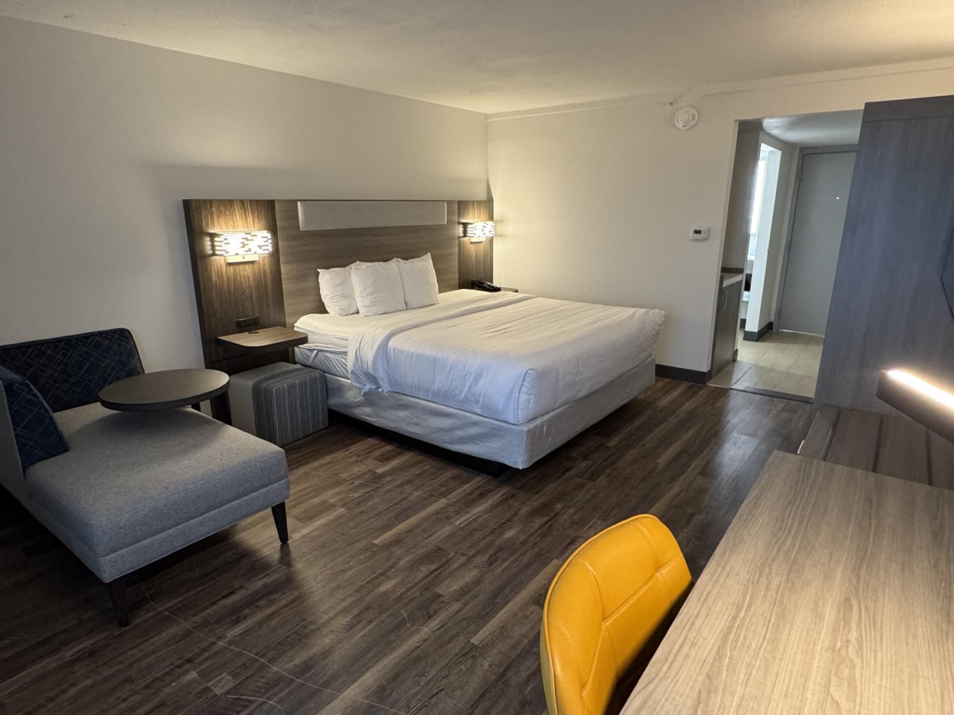 1 King Standard Extra Floor Space
