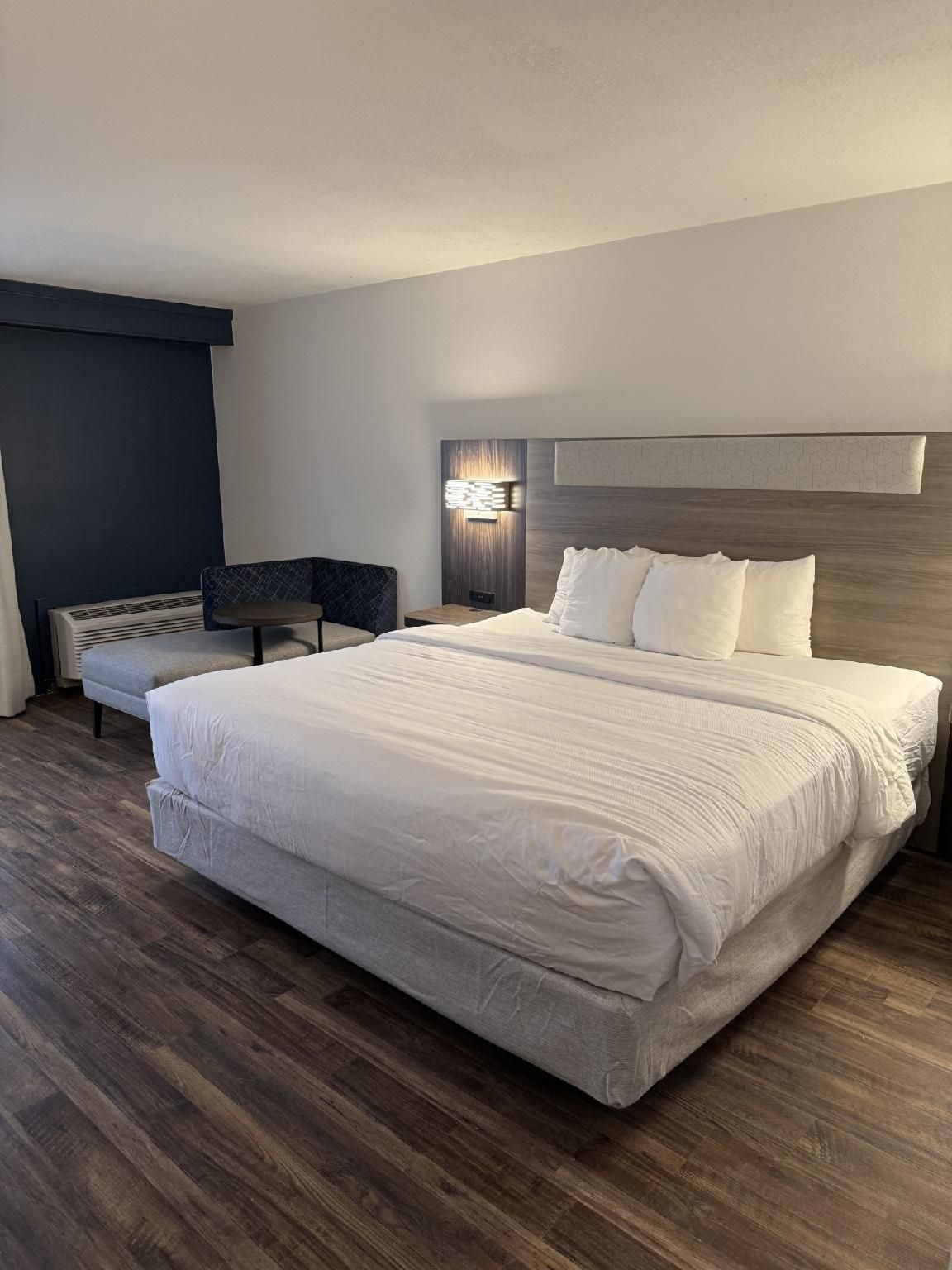 1 King Standard Extra Floor Space