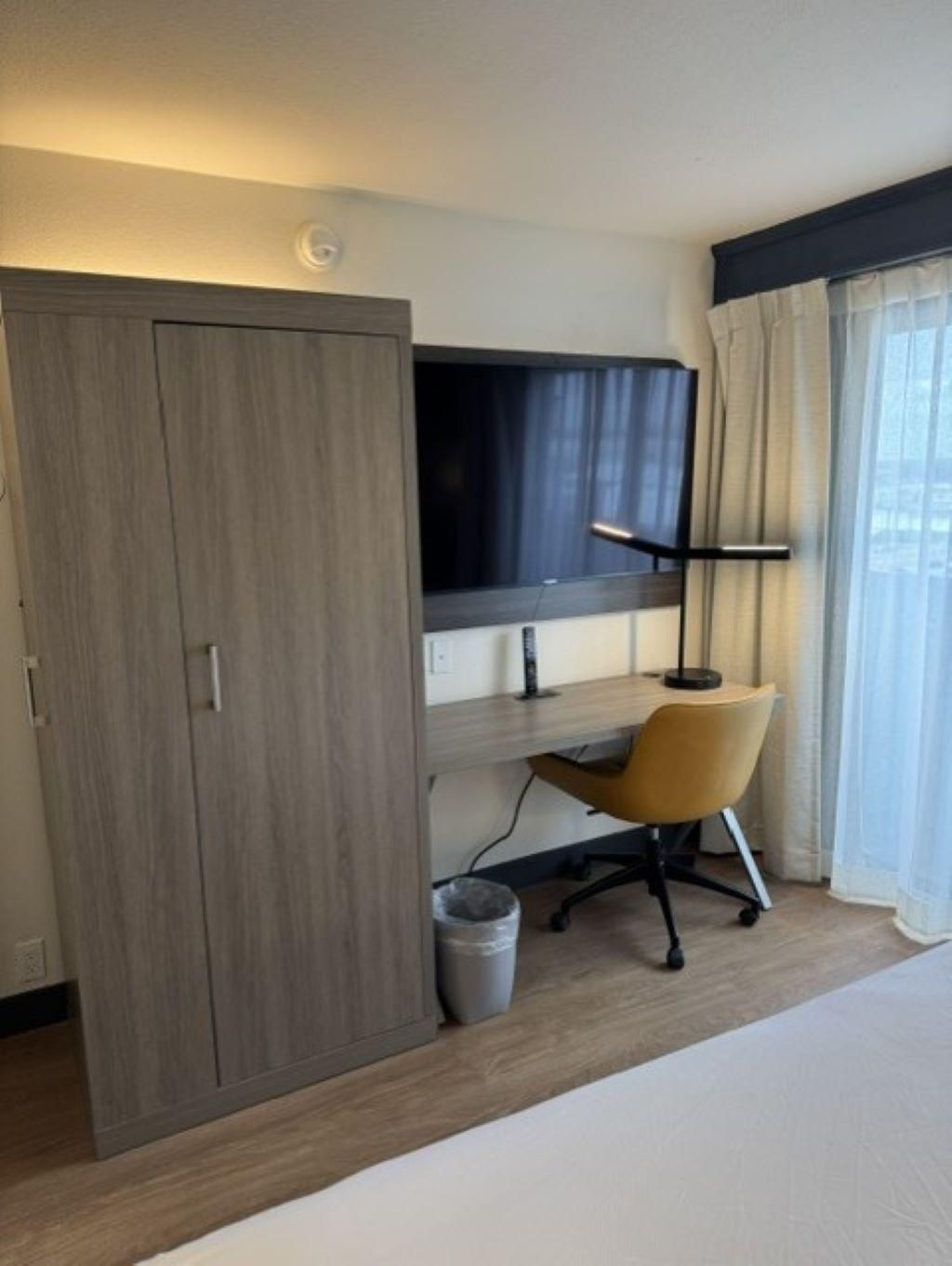 1 King Standard Communication Mobil Access Roll Shower