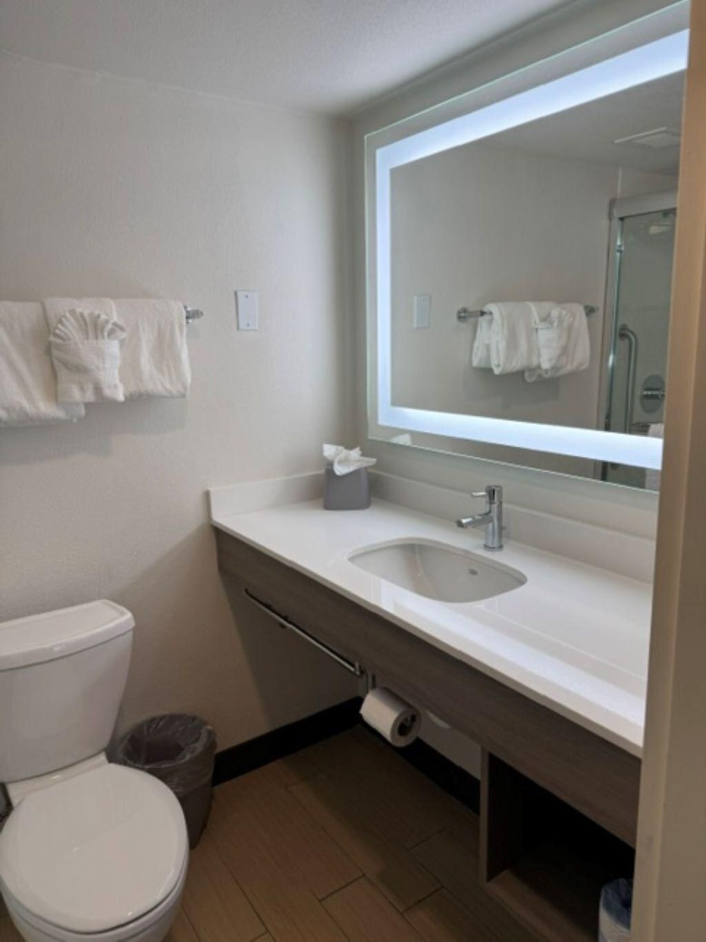 1 King Standard Communication Mobil Access Roll Shower