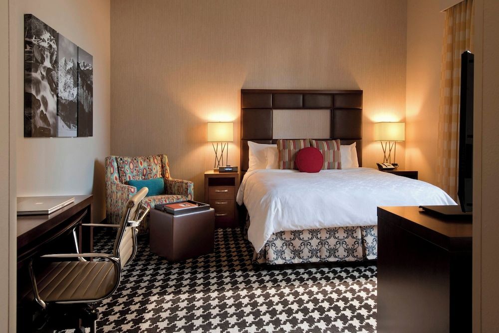 Courtyard by Marriott Denver Downtown Standard Room, 1 King Bed (Mobility Accessible, Roll-In Shower)