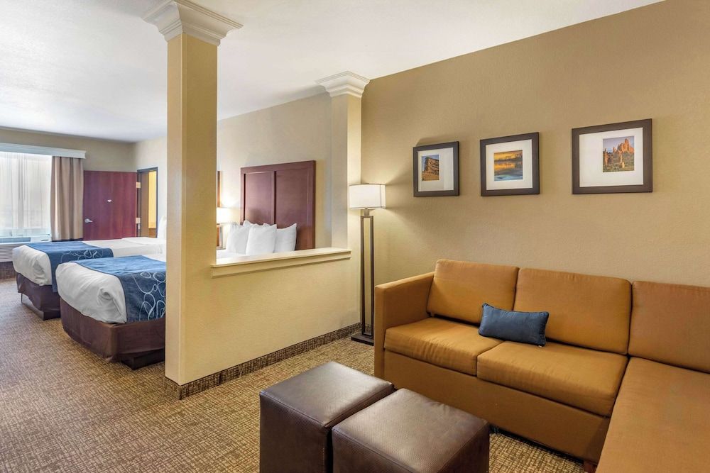 Comfort Suites Near Denver Downtown Suite, Multiple Beds, Accessible, Non Smoking 3