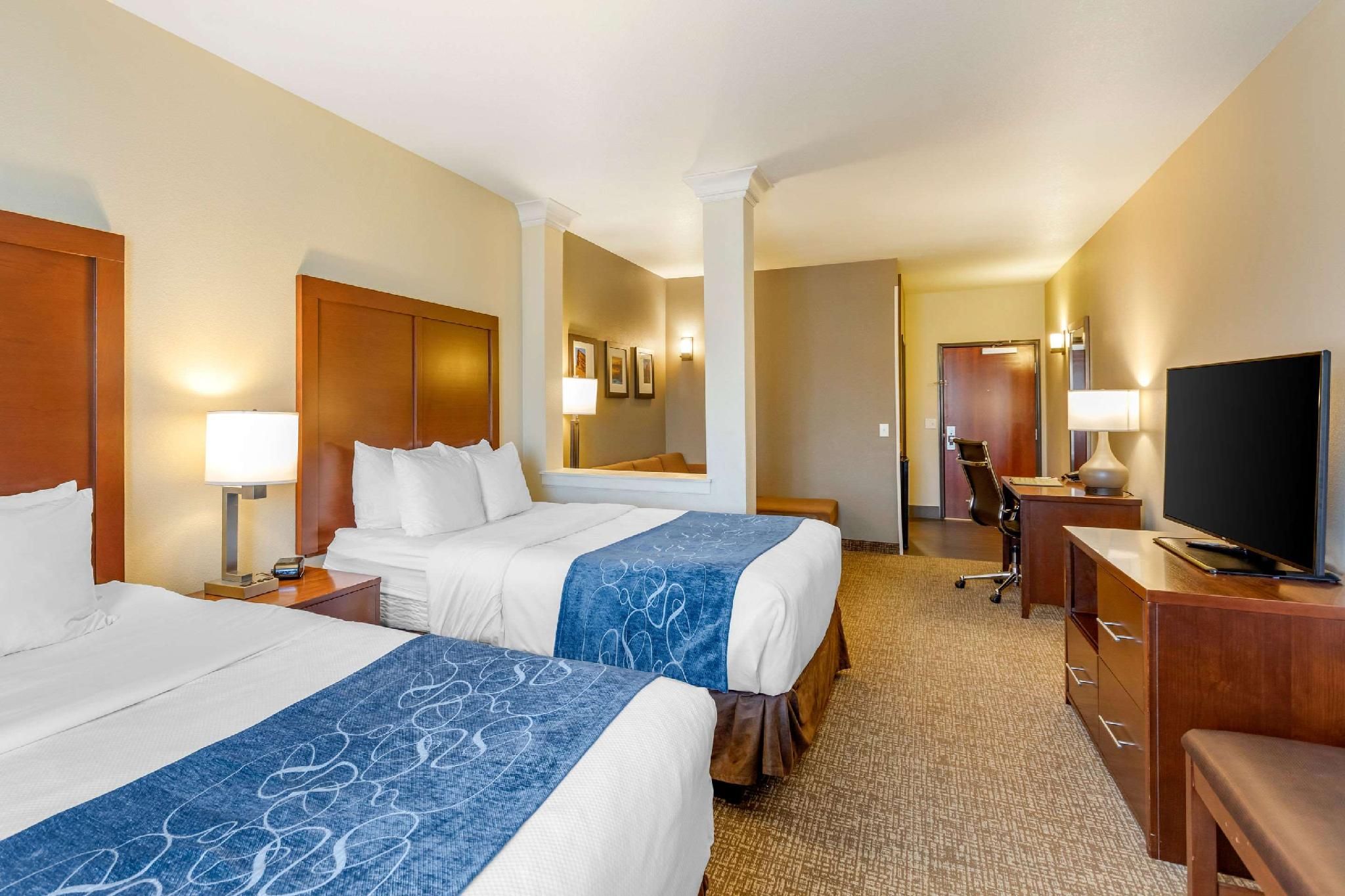 2 Queen Beds, Suite, Nonsmoking