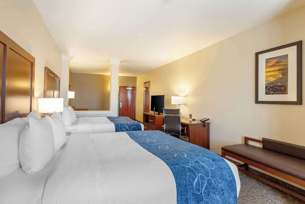 Comfort Suites Near Denver Downtown Suite, Multiple Beds, Accessible, Non Smoking 2