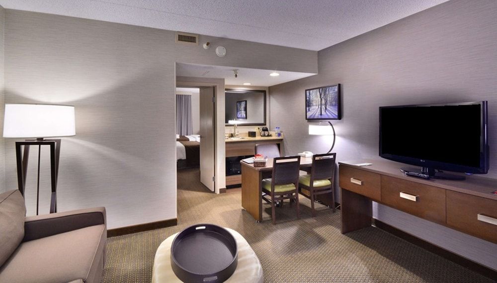 undefined Embassy Suites by Hilton Denver Central Park 3