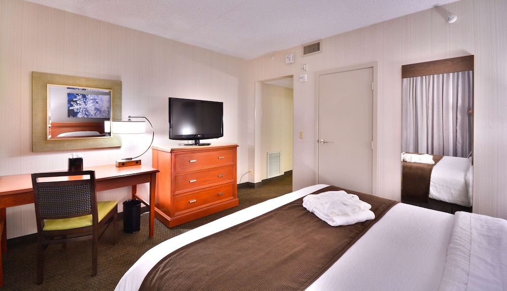undefined Embassy Suites by Hilton Denver Central Park 5