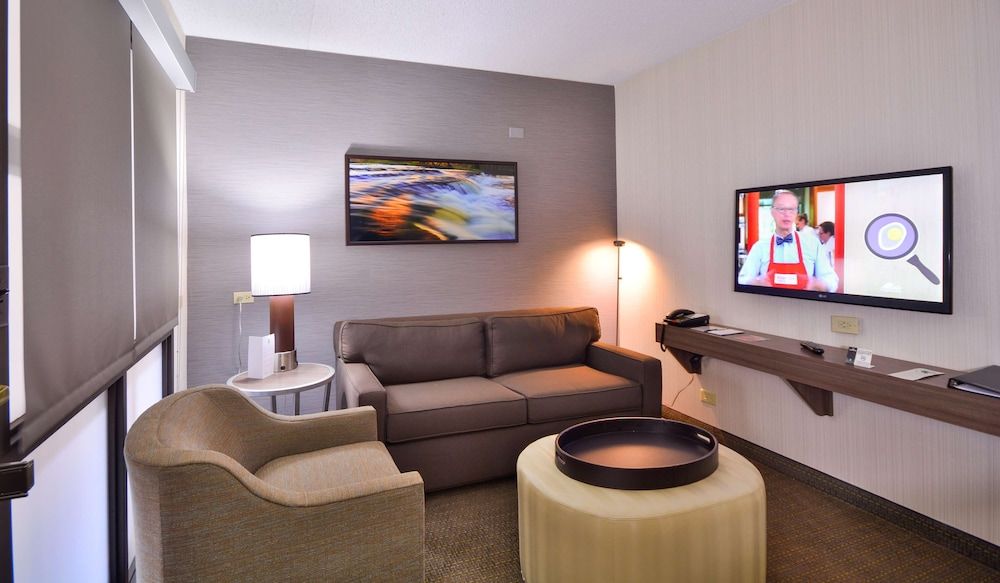 Embassy Suites by Hilton Denver Central Park Basic Suite, 1 King Bed, Accessible, Bathtub (Mobility & Hearing) 4