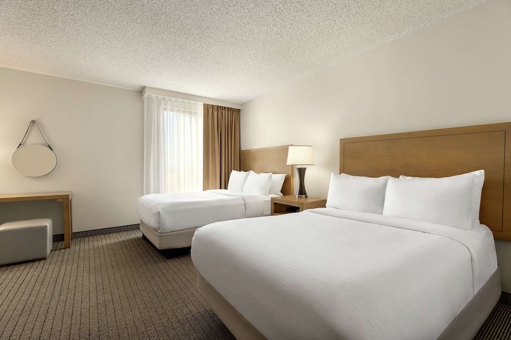 undefined Embassy Suites by Hilton Denver International Airport 4