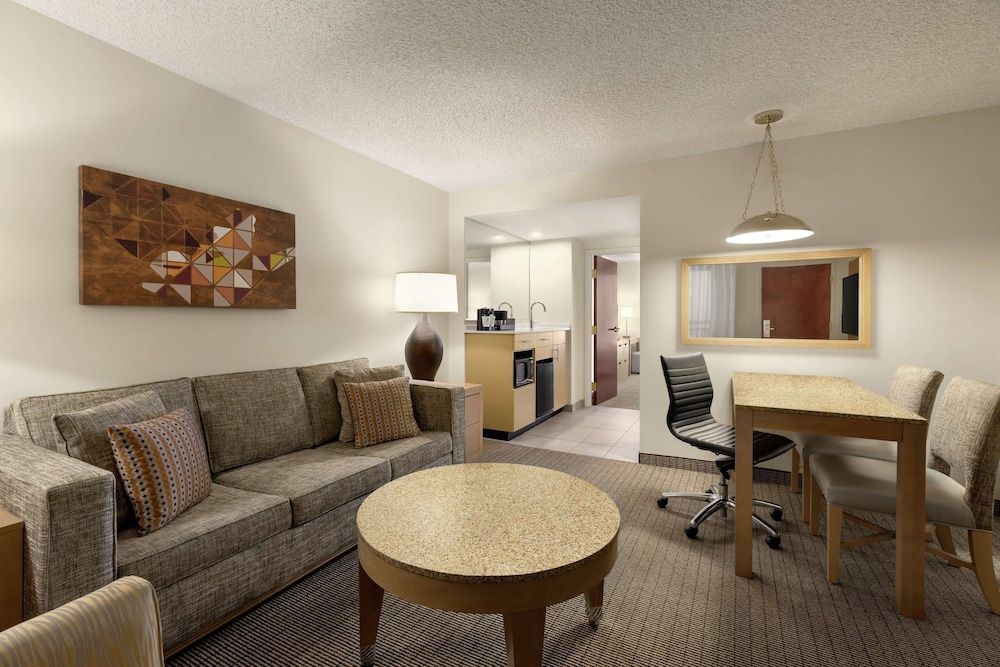 undefined Embassy Suites by Hilton Denver International Airport 5