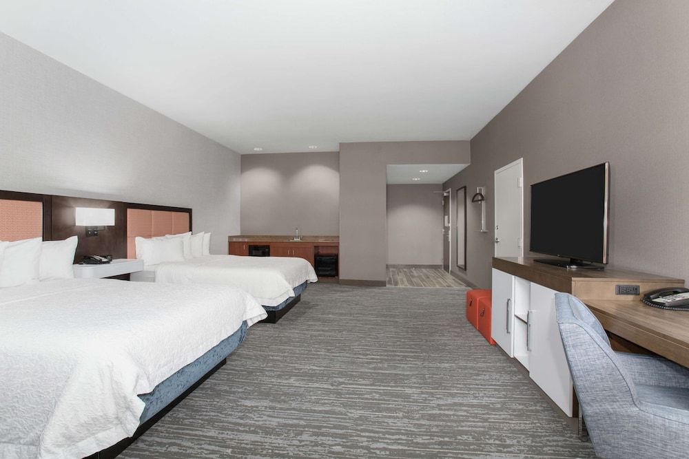 undefined Hampton Inn & Suites Denver-Downtown 5