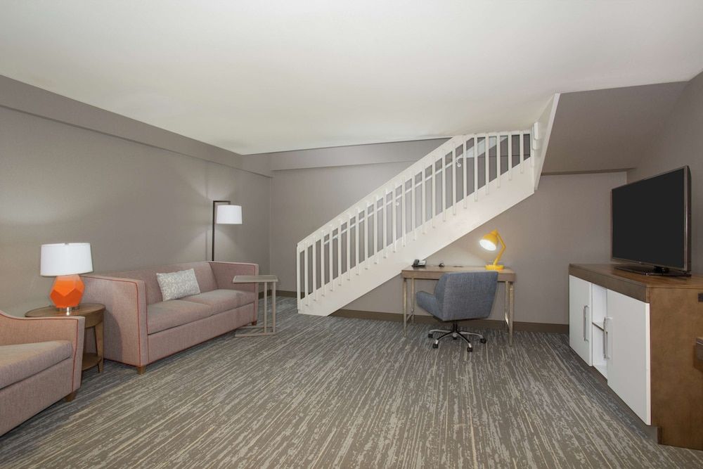 undefined Hampton Inn & Suites Denver-Downtown 3