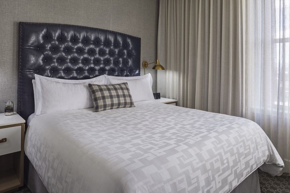 One Bedroom Suite, 1 King Bed
