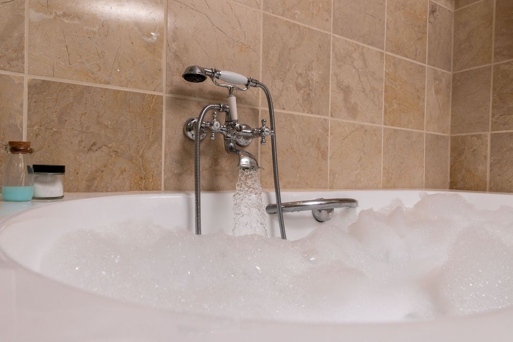 Deep Soaking Bathtub