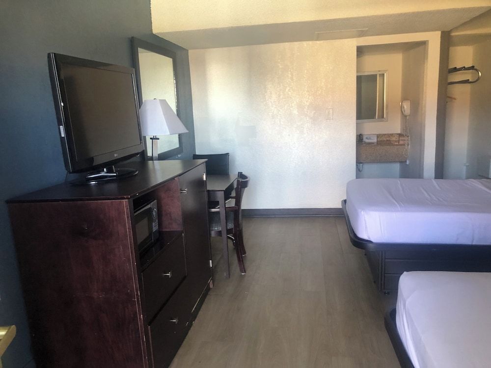 Budget Inn Denver Downtown Studio, 2 Double Beds, Non Smoking 3