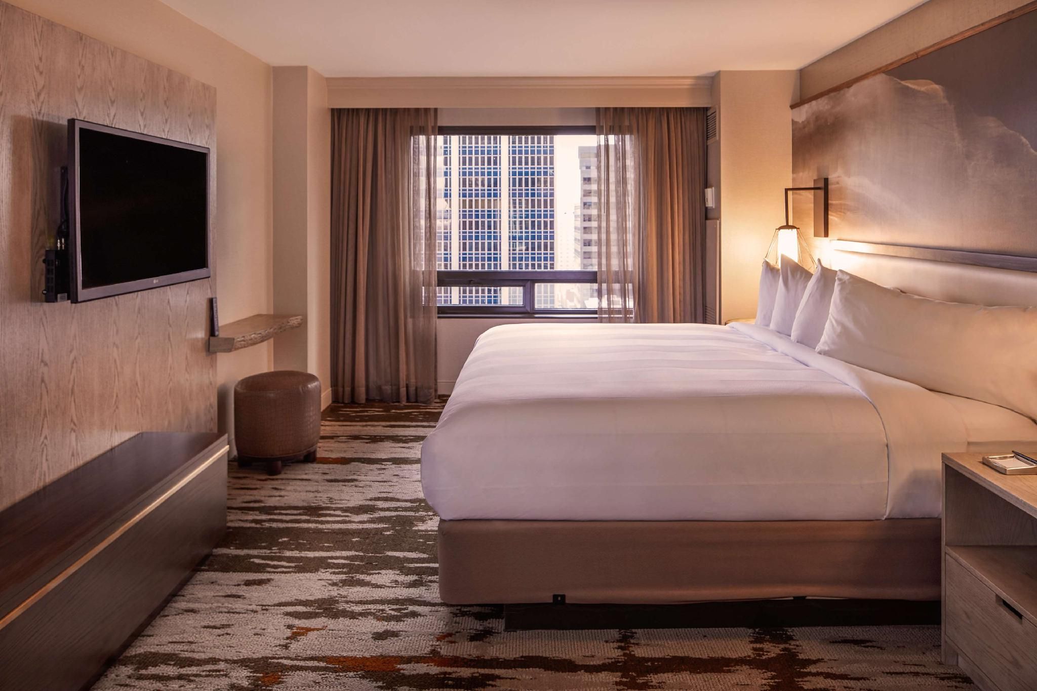 1 KING 1 BEDROOM SUITE