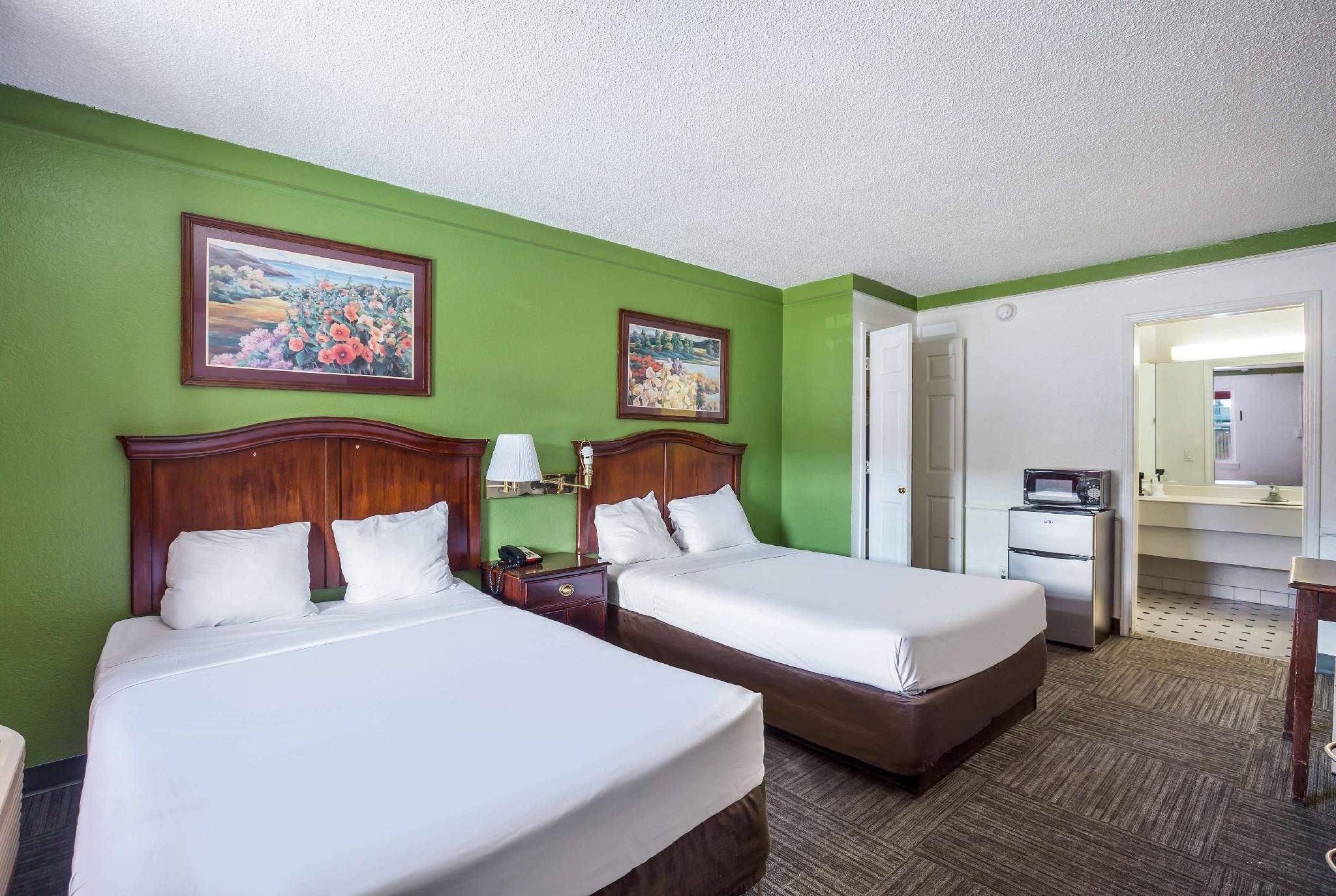 2 Double Beds Smoking