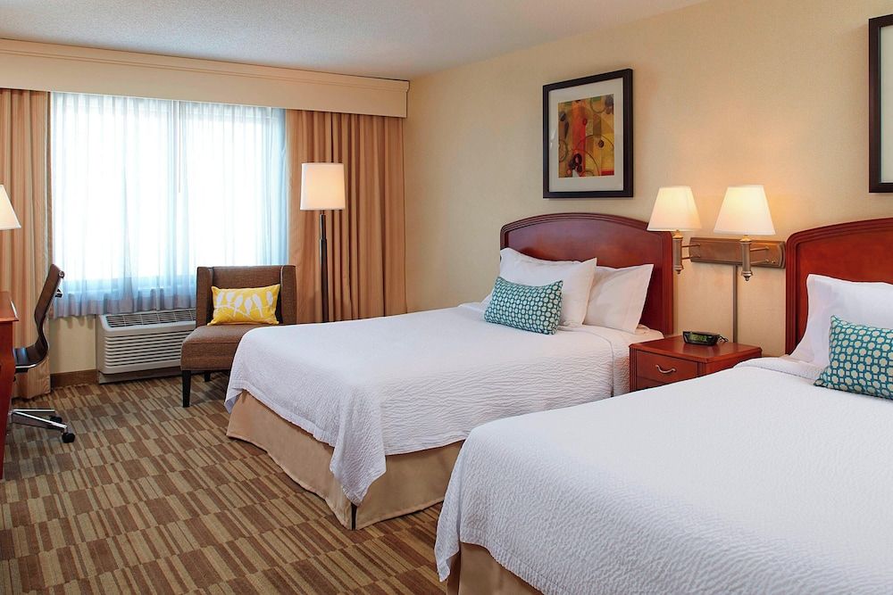 Room, 2 Queen Beds (Mobility Accessible, Tub)