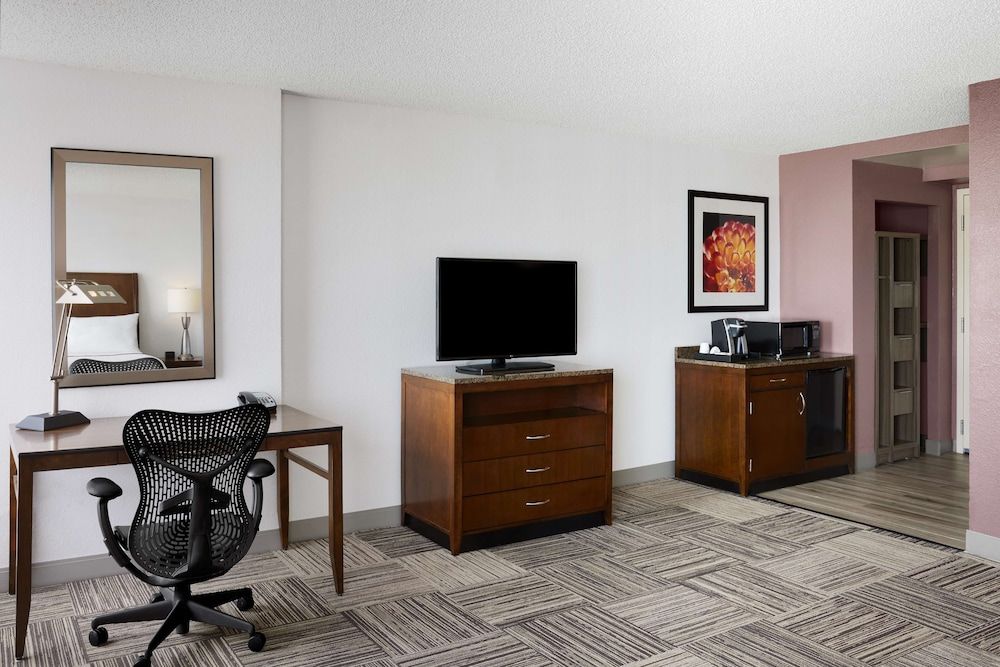 Room, 1 King Bed, Accessible (Roll-In Shower)