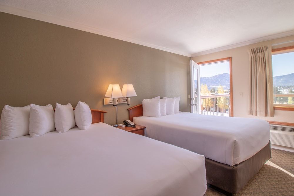 Room - 2 Queen, Mountain View, Balcony