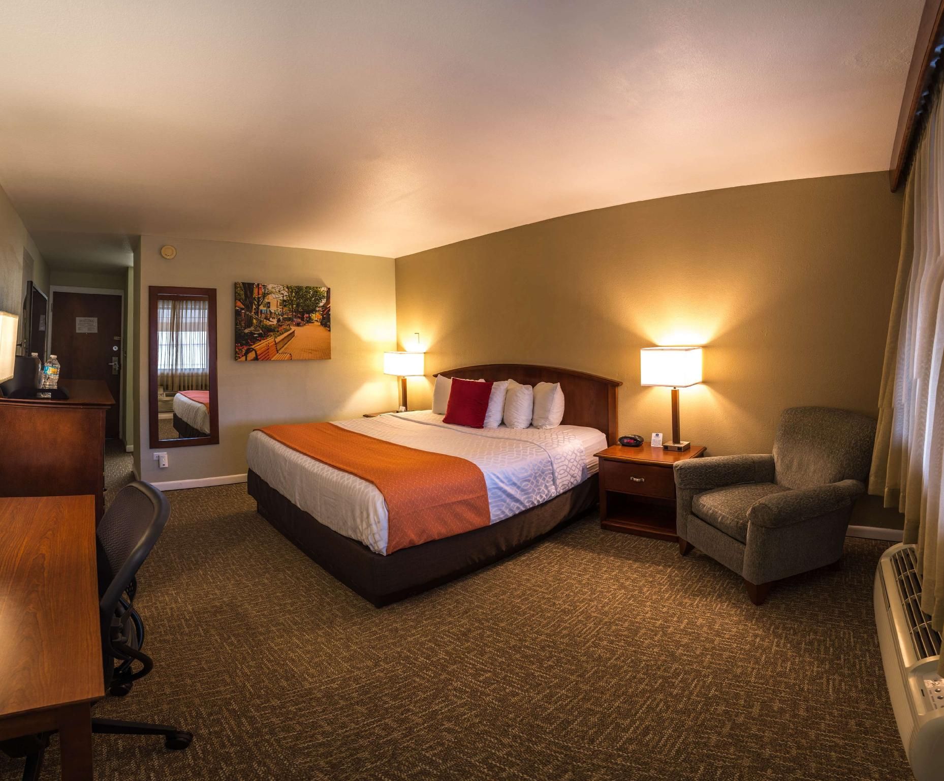 1 King Bed, Nonsmoking, Interior Access