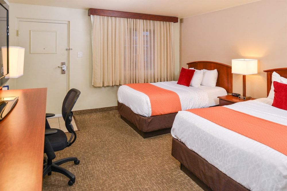Standard Room, 2 Double Beds, Accessible, Bathtub