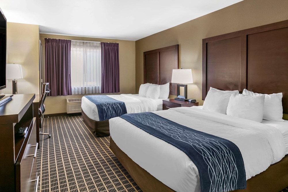 Suite, Multiple Beds, Non Smoking, Mountain View