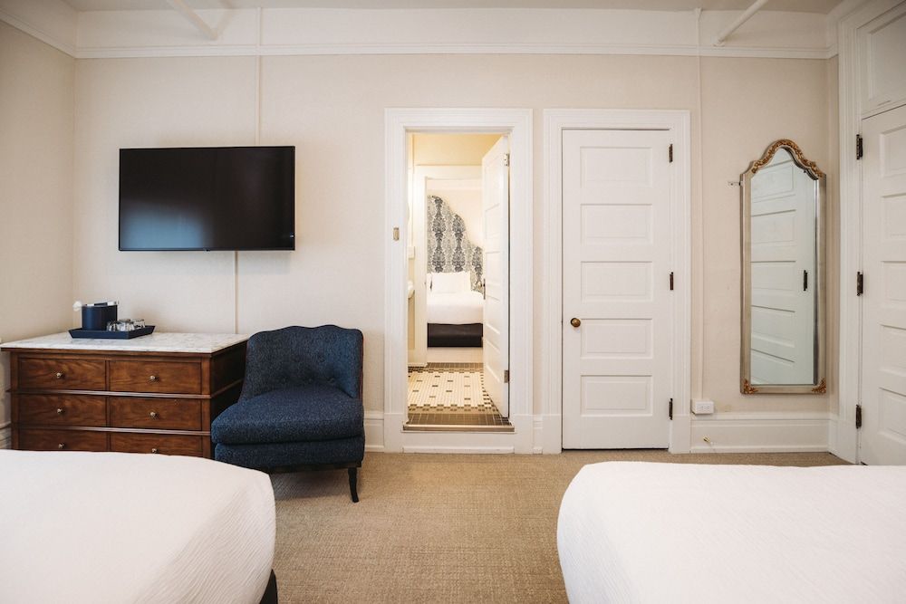 Hotel Colorado Classic Family Room 10