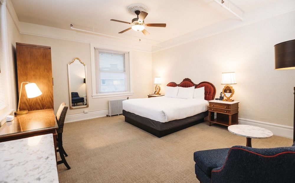 Hotel Colorado Balcony Suite 3