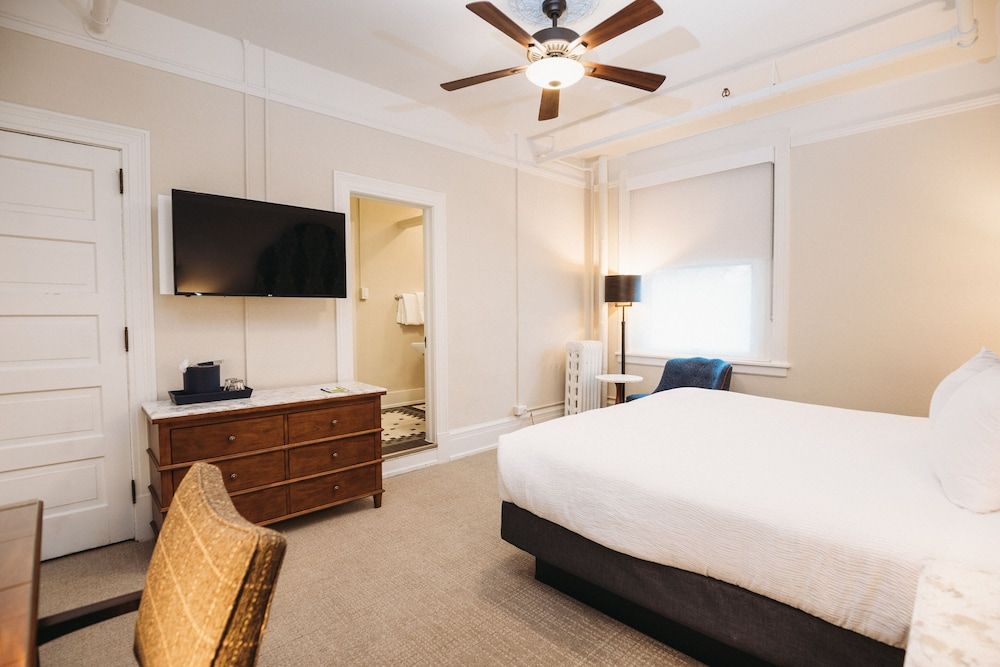 Hotel Colorado Classic Family Room 5