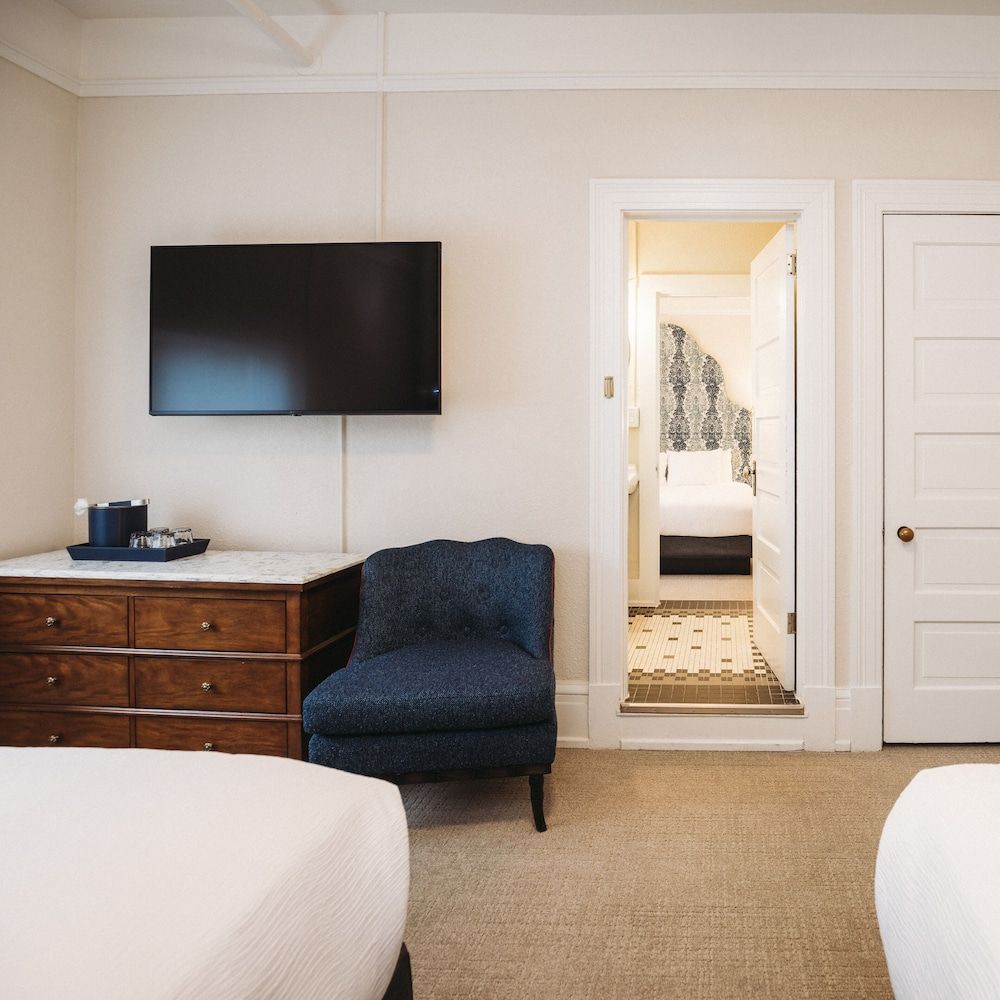 Hotel Colorado Classic Family Room 9