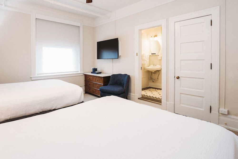 Hotel Colorado Classic Family Room 4