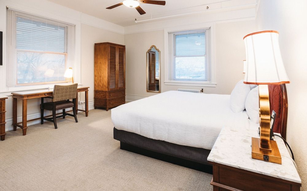 Hotel Colorado Balcony Suite 4