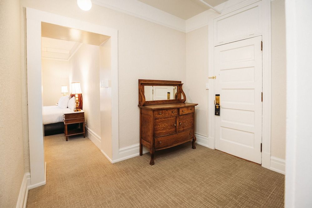 Hotel Colorado Balcony Suite 13