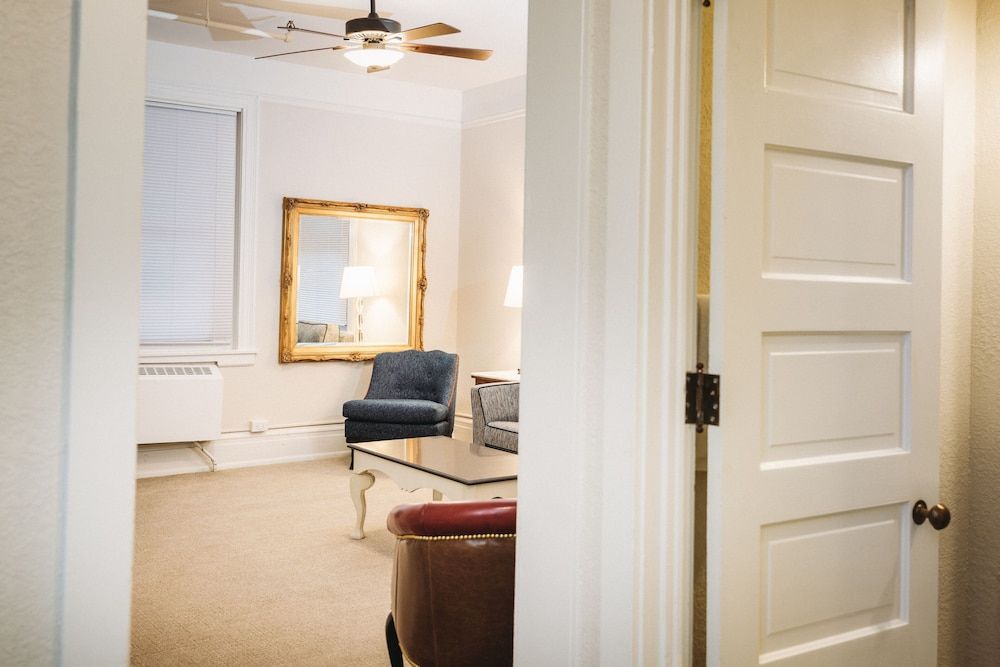 Hotel Colorado Balcony Suite 15