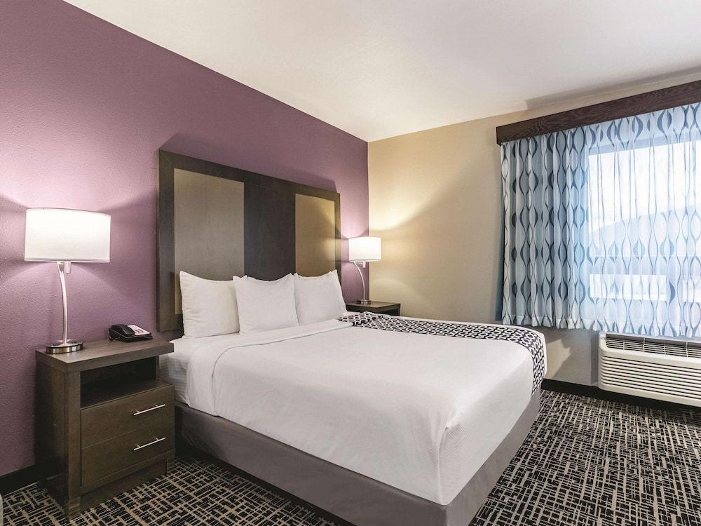 Room, 1 King Bed (Mobility Accessible)