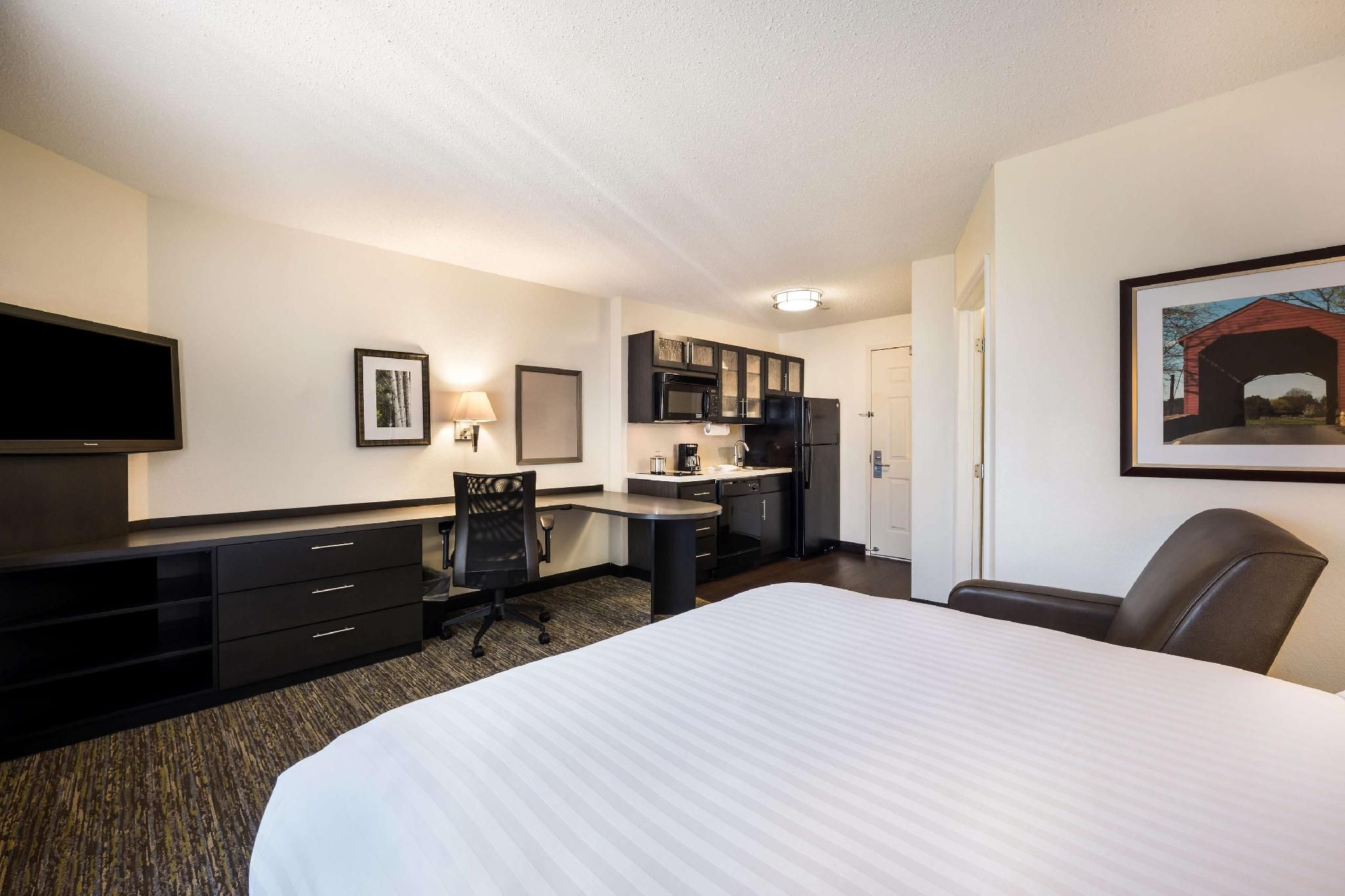 Hearing Accessible Studio Suite Queen