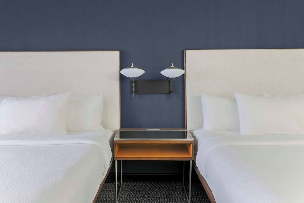 Room, 2 Queen Beds (Mobility Accessible, Tub)