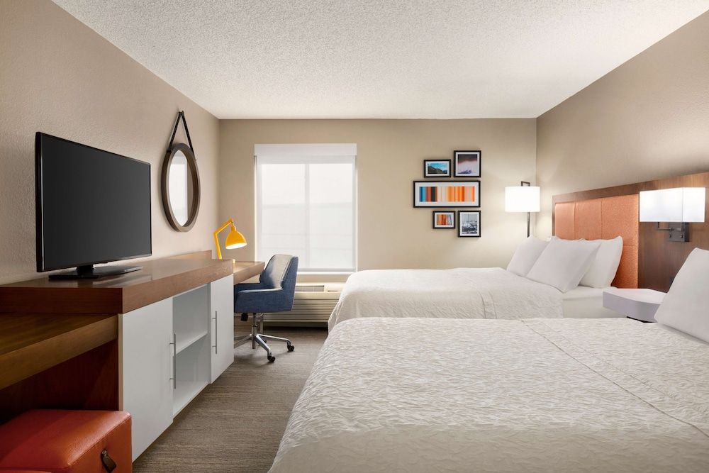 Standard room with two queen beds