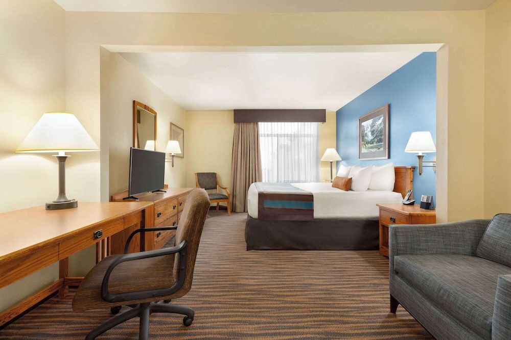 Room, 1 King Bed with Sofa bed, Non Smoking