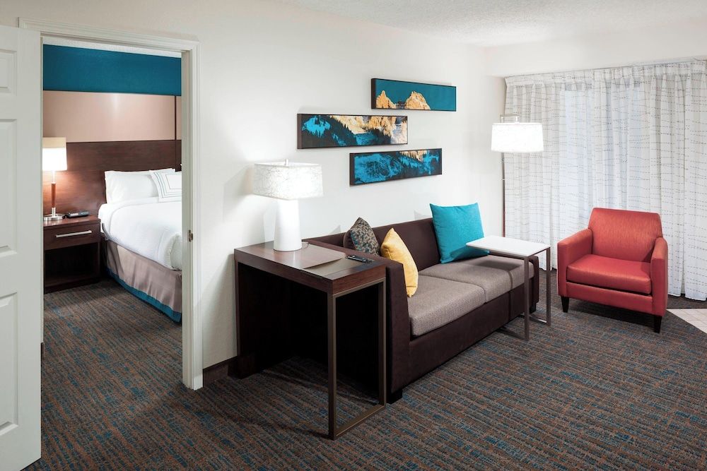 Suite, 2 Bedrooms, Non Smoking, Fireplace