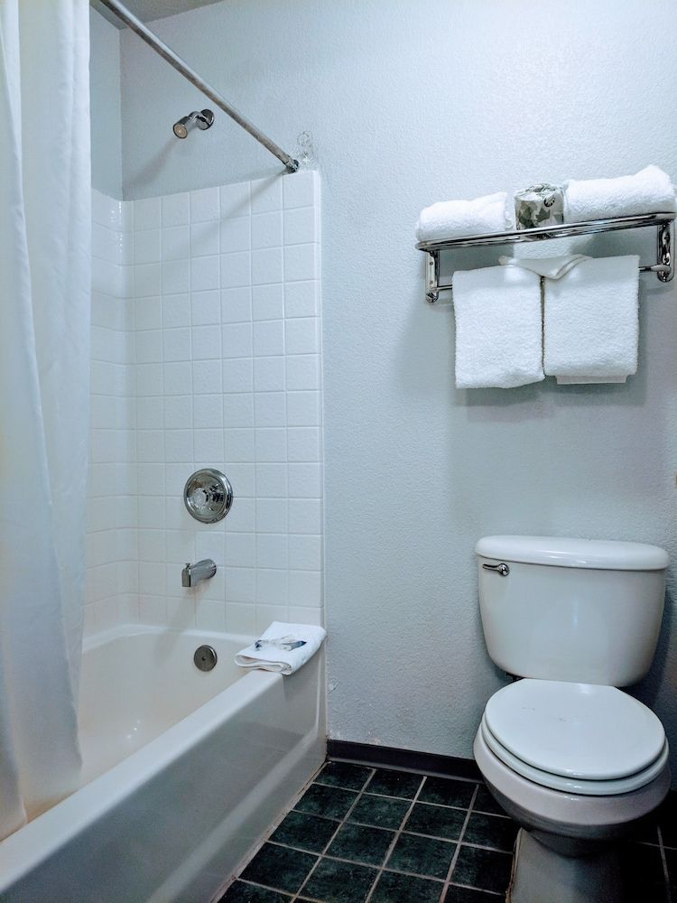 3 Peaks Lodge Double Room, 2 Double Beds 4