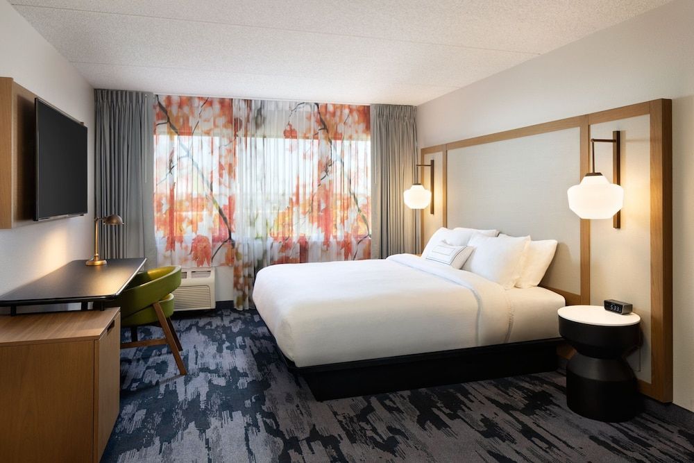Room, 1 King Bed (Hearing Accessible)