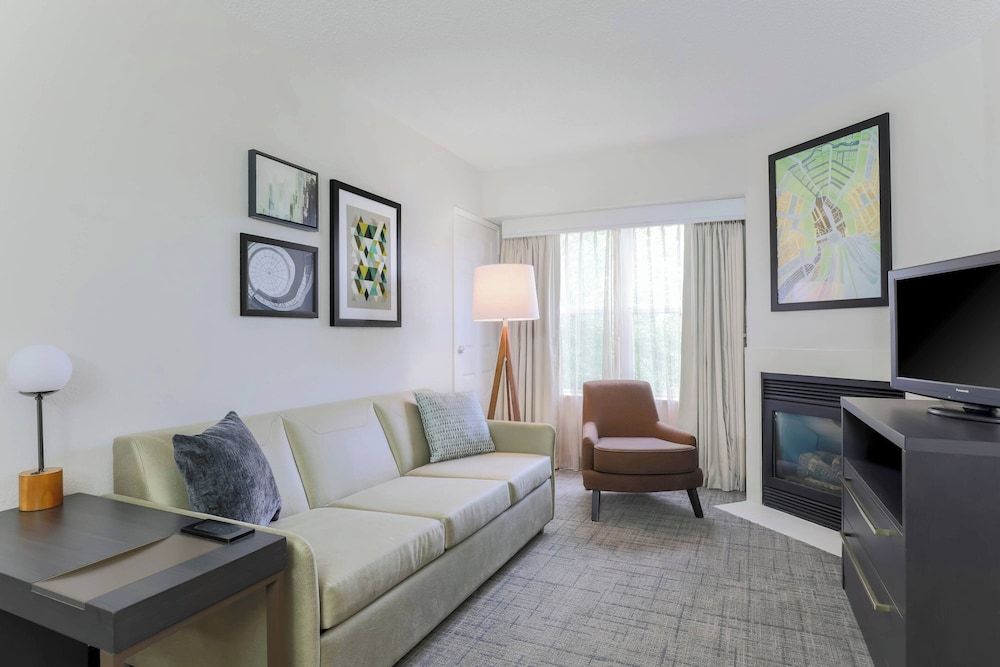 Suite, 2 Bedrooms, Non Smoking, Fireplace