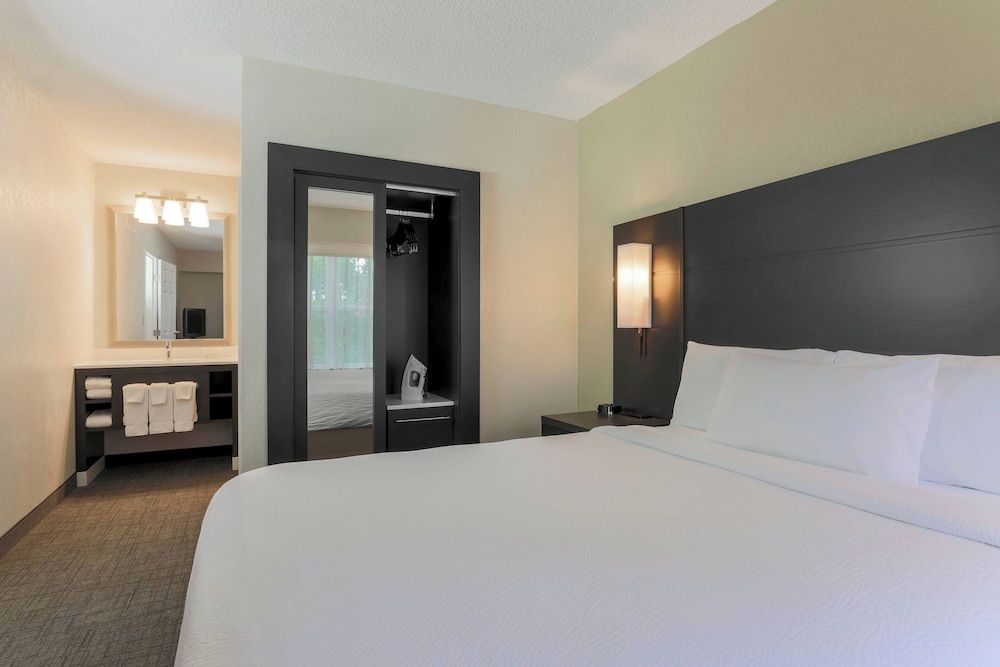 Suite, 2 Bedrooms, Non Smoking, Fireplace (Hearing Accessible)