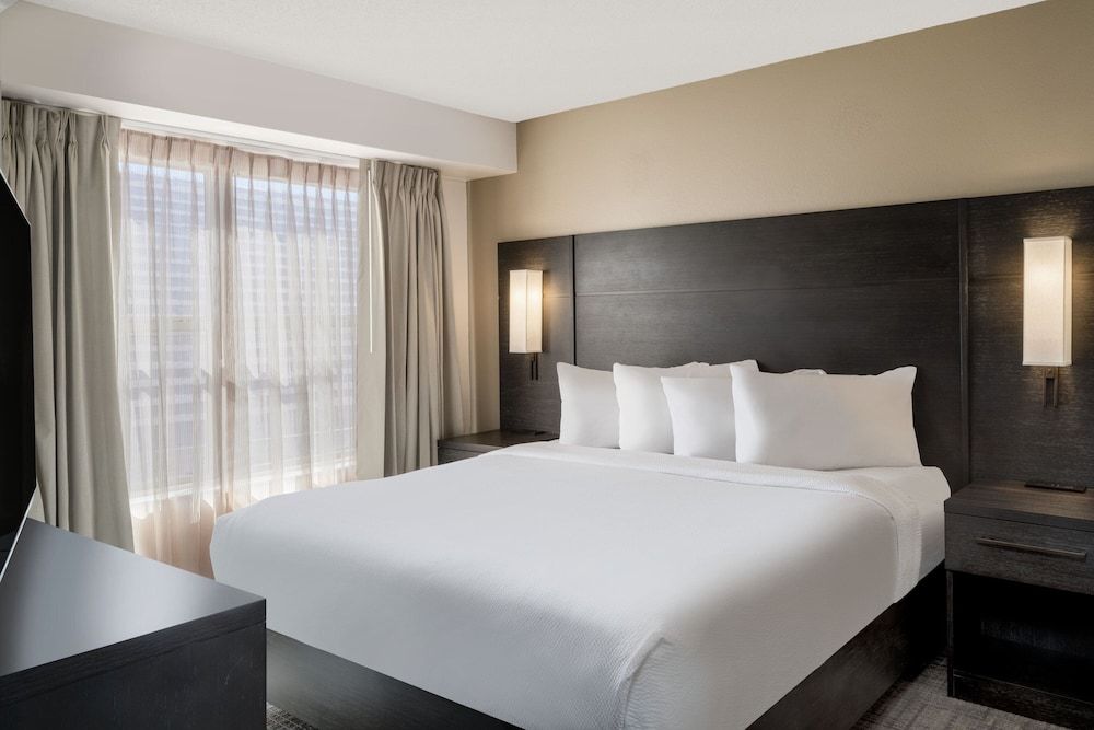 Suite, 2 Bedrooms (Mobility Accessible, Roll-In Shower)