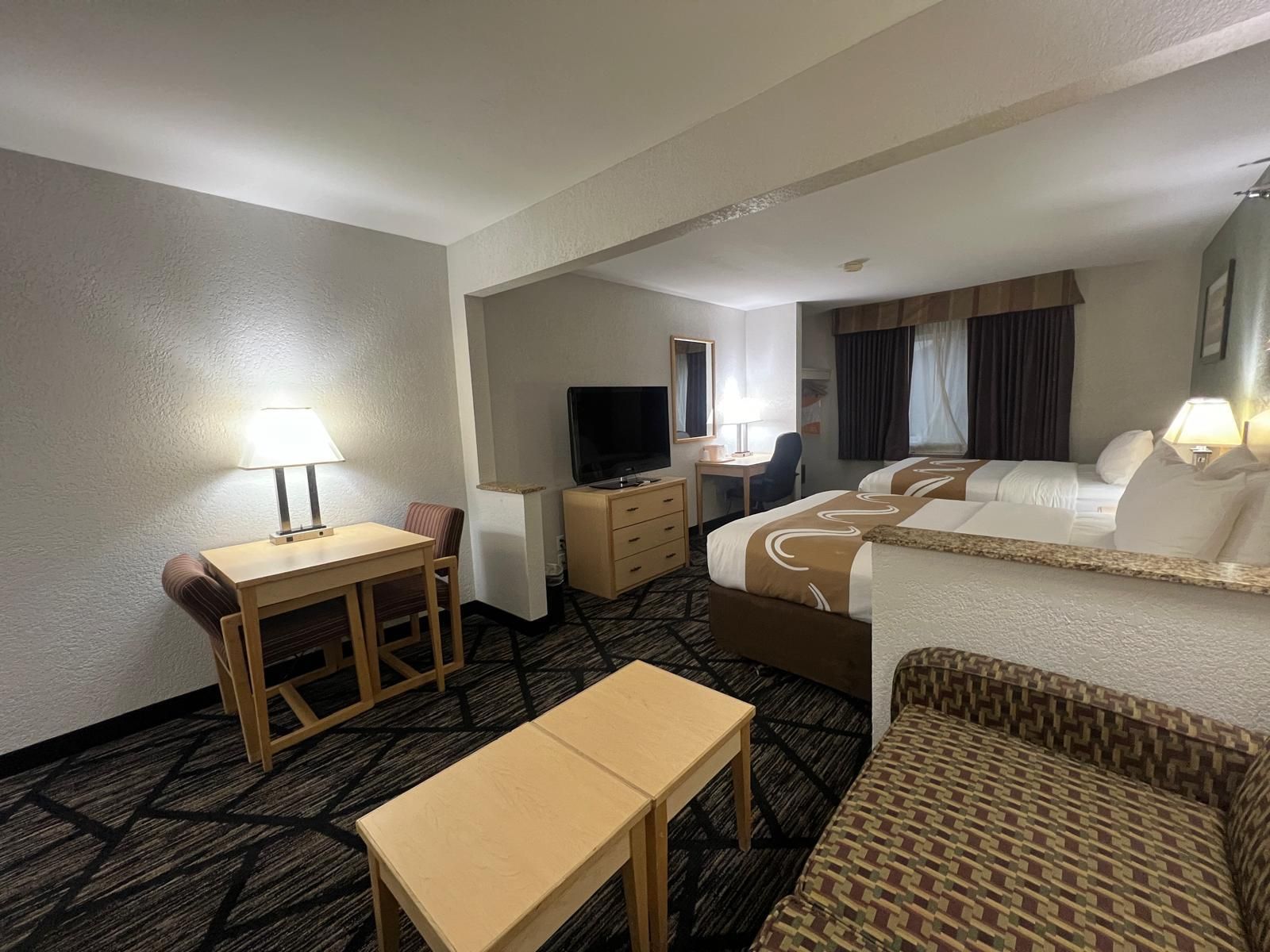 2 Queen Beds, Suite, Nonsmoking